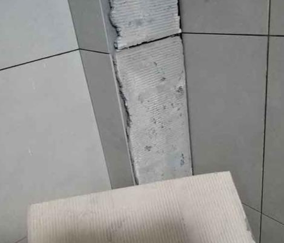岱山瓷砖空鼓维修公司分享下厨房瓷砖脱落的补救措施。